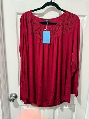 Letdioso Women's Burgundy Lace Yoke Long-Sleeve Tee